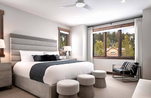 Spanish Peaks House | Luxury Ski In/Out Home - Baby Friendly - Pet Friendly