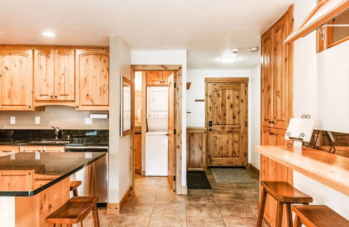 East Village at Copper Condo | Luxury Ski In/Ski Out Condo Sleeps 7 W/Slopeside View & Wood-Burning Fireplace