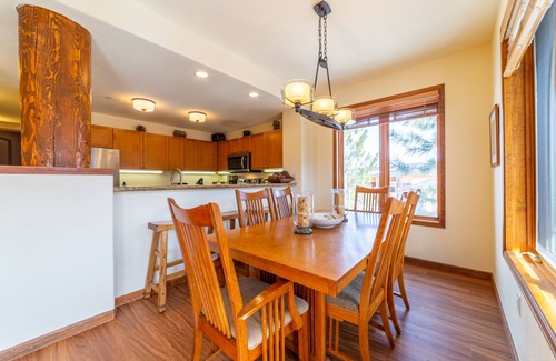 Mammoth Lakes Condo | Luxury Ski-in/Ski-out at Eagle Run, Wifi, Garage & SPA