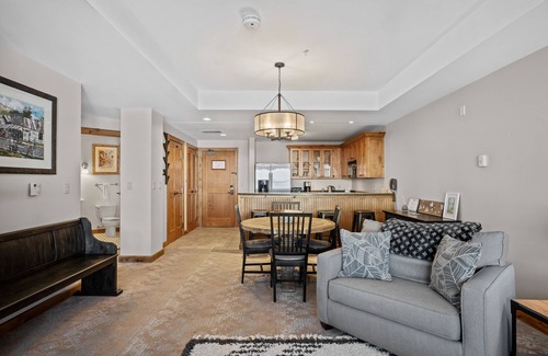 Crested Butte Condo | Luxury ski in & out condo @ resort base: views, pool, hot tub, sauna, gym