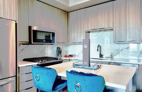 North Buckhead Condo | Luxury Skyrise Penthouse w/Rooftop Deck & Pool ✨