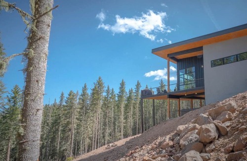 Angel Fire Cabin | Luxury Slopeside Mountain Top Retreat in Angel Fire with WiFi