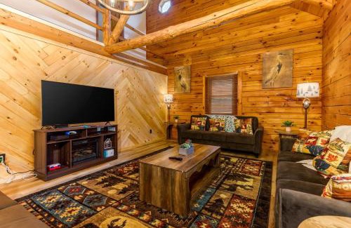 Logan House | Luxury Spacious Cabin Hot Tub, Theater, 5 Acres in Hocking Hills