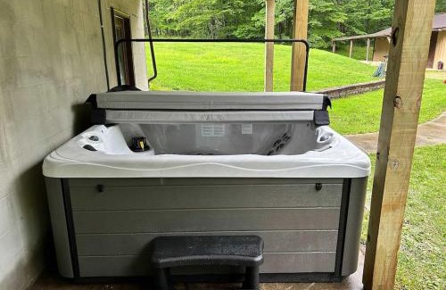 Logan House | Luxury Spacious Cabin Hot Tub, Theater, 5 Acres in Hocking Hills