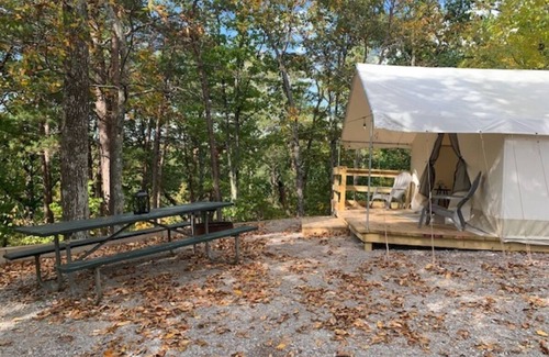 Delta RV Rental | Luxury Spacious Glamping, Lake View, Grill, Pool, Pet Friendly, Swim