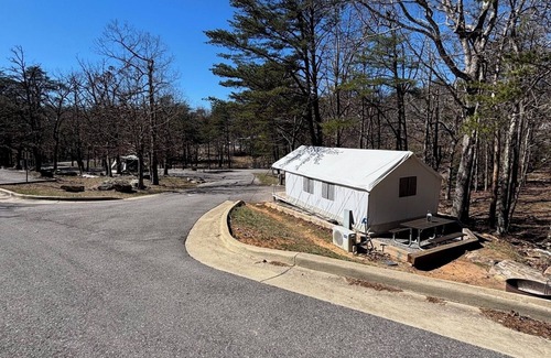 Delta RV Rental | Luxury Spacious Glamping, Lake View, Grill, Pool, Pet Friendly, Swim