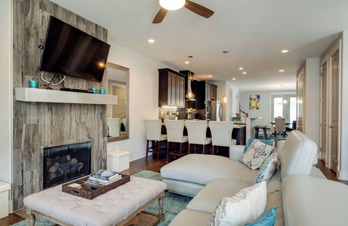 North Nashville House | Luxury Spacious Home 2mi to Broadway -Backyard-Outdoor Dining-Firepit & Grill