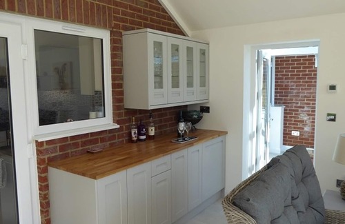 Cowes House | Luxury, spacious, quiet bungalow, with private drive. 5 minute drive from Cowes