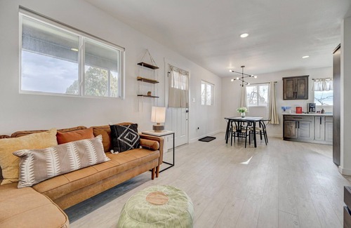 Pueblo House | Luxury & Spacious w Huge Garage