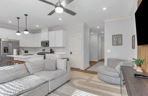 Spartanburg House | Luxury Stay 2 min to Downtown, King Beds BRAND NEW