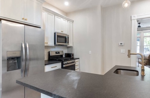 Mount Auburn House | Luxury stay in a 3-bedroom townhome in Cincinnati, OH