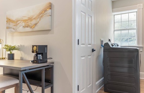 Mount Auburn House | Luxury stay in a 3-bedroom townhome in Cincinnati, OH