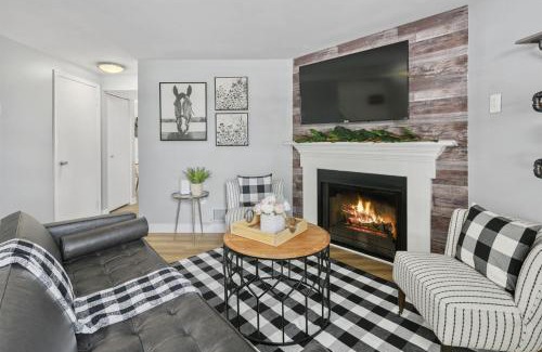 Countryside House | Luxury Sterling townhome - Private, Self checkin