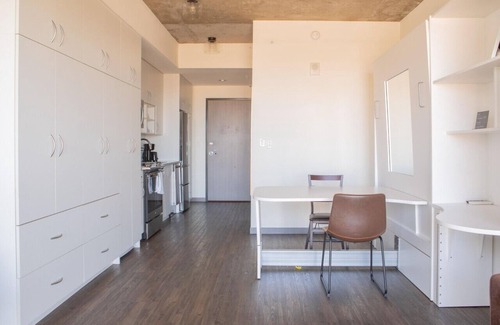 Lower East Side Apartment | Luxury Studio Apt Near Brady St with Balcony and Lake View