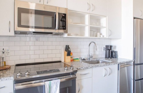 Lower East Side Apartment | Luxury Studio Apt Near Brady St with Balcony and Lake View