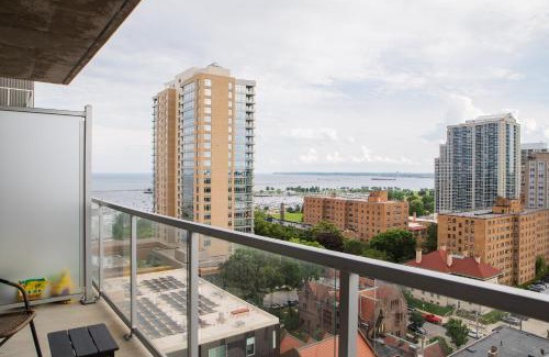 Lower East Side Apartment | Luxury Studio Apt Near Brady St with Balcony and Lake View