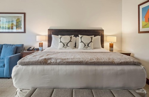 Stowe Area Cabin | Luxury Studio at Spruce Peak Lodge – Stunning 4th-Floor Mountain Views, Steps to the Lifts!"