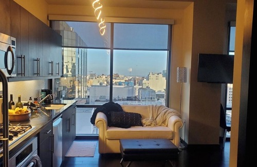 Financial District Apartment | Luxury Studio Condo - Excellent City Views. Includes Parking