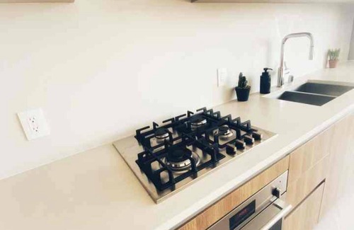 Vernon Apartment | Luxury Studio in Downtown Los Angeles, 5 mins walk to Crypto center and LA Live.