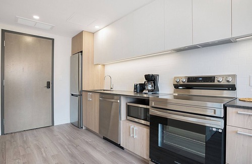 Milton Park Apartment | Luxury Studio in Heart of MTL 904 | Metro access