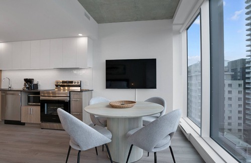 Milton Park Apartment | Luxury Studio in Heart of MTL 807 | Metro access