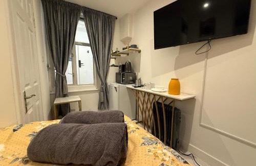 Warwick House | Luxury Studio in Victoria, 7 minutes walk to Victoria Station, Room 2
