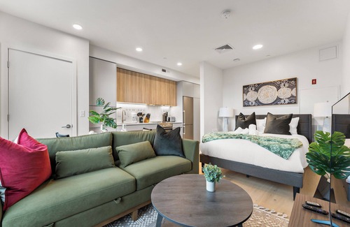 D Street - West Broadway Apartment | Luxury Studio Next to Broadway 3331
