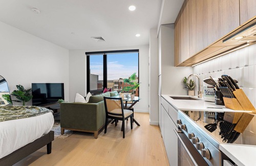 D Street - West Broadway Apartment | Luxury Studio Next to Broadway 3331