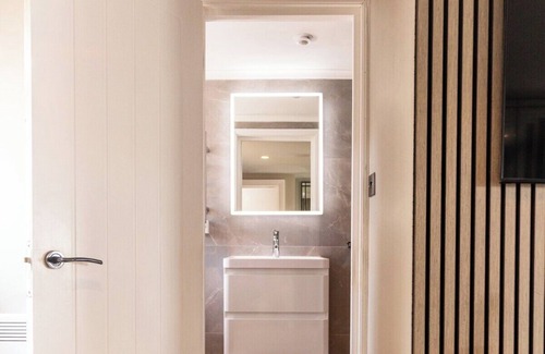 London Borough of Hounslow Apartment | Luxury Studio Penthouse - London