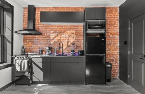 Melrose Condo | Luxury Studio, Stadium District, Broad Street Line