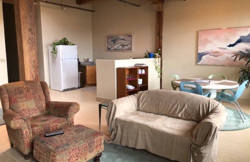 Fifth Ward Apartment | Luxury Studio: Walk to the 3rd and 5th Ward