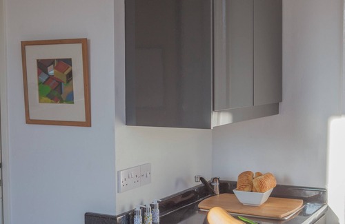 Oxford City Centre Apartment | Luxury Studio with balcony over the River Thames in historic centre of Oxford