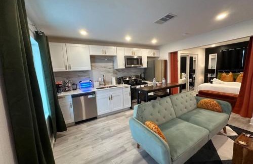 Old East Dallas Apartment | Luxury Suite in Dtw/Free Parking
