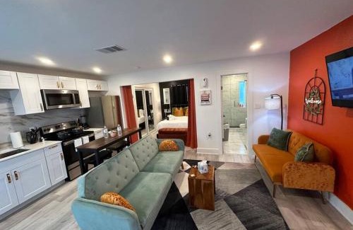 Old East Dallas Apartment | Luxury Suite in Dtw/Free Parking