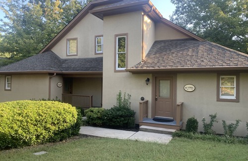 Helen House | Luxury suite in gated golf community with Helen address