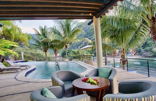 Boca de Tomatlan Villa | Luxury Suite with Garden and Ocean view