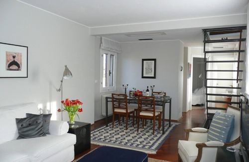 Dorsoduro Apartment | Luxury, sunny 1 bedroom apartment with large panoramic roof terrace.