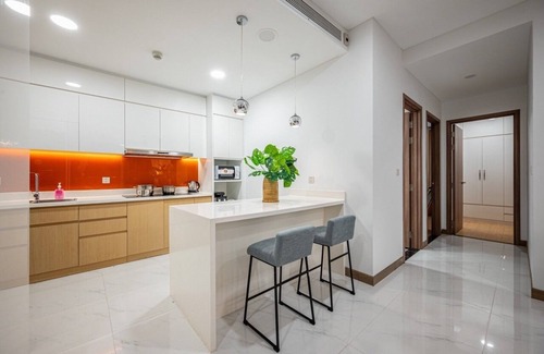 Hang Xanh Apartment | Luxury Sunwah Apartment near Landmark 81 - City View