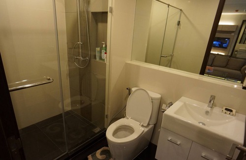 Thung Maha Mek Apartment | Luxury Apartment near Downtown (Pick-up Service)