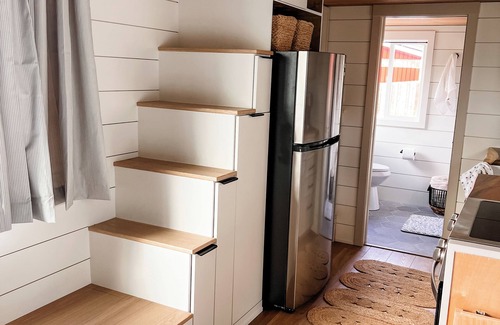 Nampa House | Luxury Tiny Home Getaway - Full kitchen, large bathroom, & more