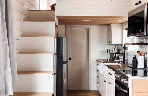 Nampa House | Luxury Tiny Home Getaway - Full kitchen, large bathroom, & more