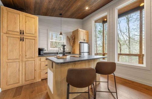 Cashes Valley House | Luxury Tiny Home - Hot Tub