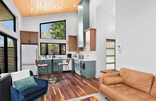 Skyland House | Luxury Tiny House Hideaway Near Downtown