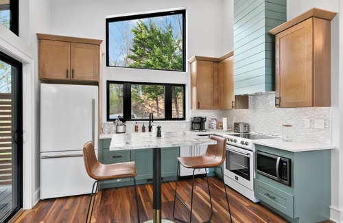 Skyland House | Luxury Tiny House Hideaway Near Downtown
