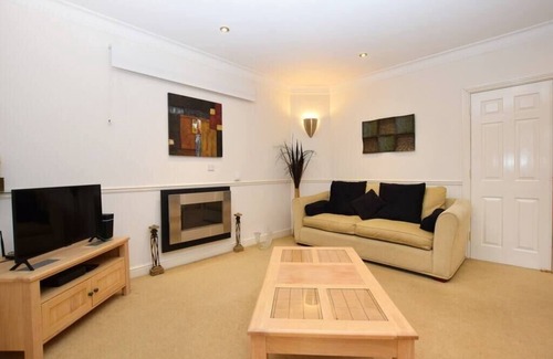 Hemel Hempstead Apartment | Luxury top floor 2BD Apartment Apsley