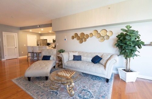 Fourth Ward Condo | Luxury Top-Floor Oasis: 105K+ in Upgrades