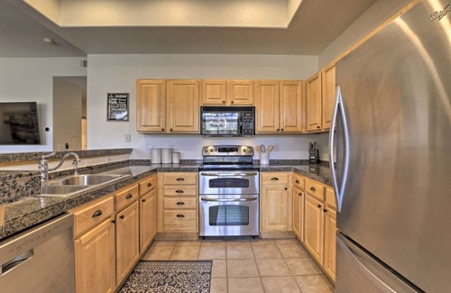 Silverthorne House | Luxury Town Home+Hot Tub! Mountain View, River/Lake front, close to Ski Resorts