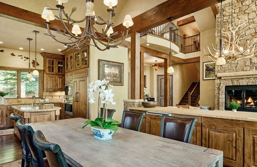 Aspen House | Luxury Townhome Near Rio Grande Trail