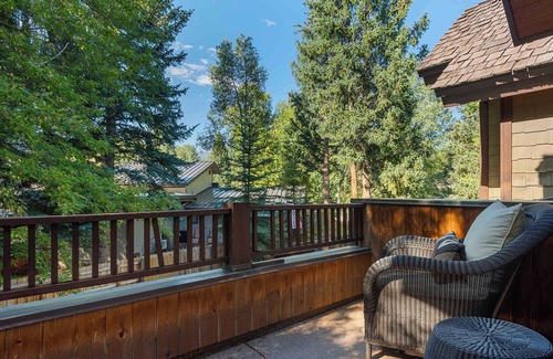 Aspen House | Luxury Townhome Near Rio Grande Trail