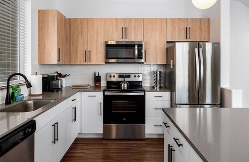 Draper Condo | Luxury Townhome: Peloton, WiFi, Hot Tub, Mtn Views